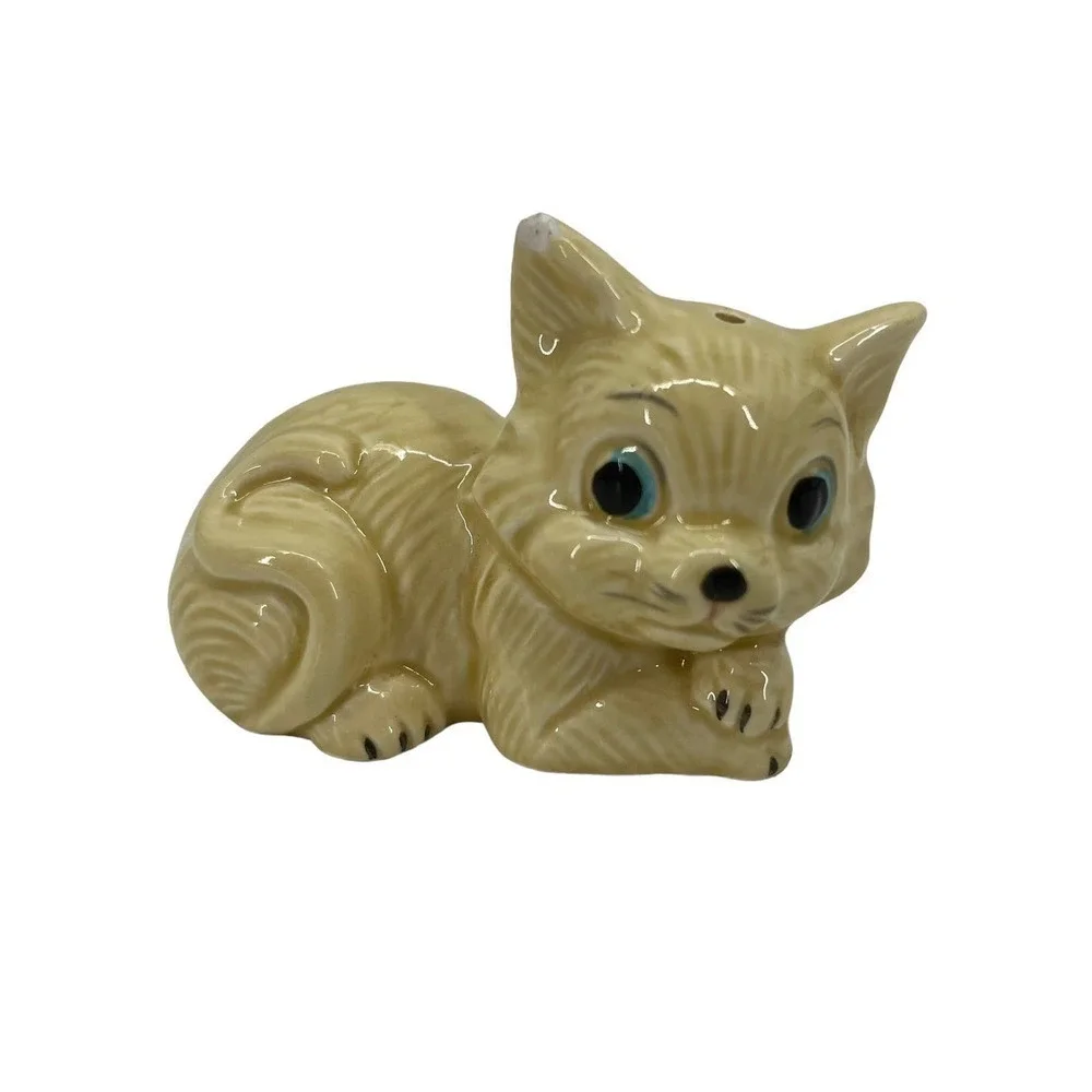 Vintage Salt & Pepper Shakers Cats Standing &‎ Laying Ceramic Collectible
